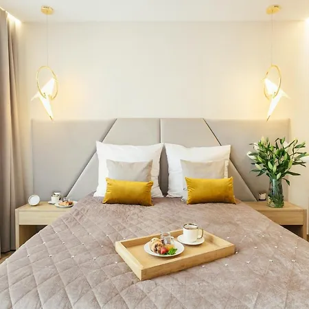 Golden Queen Old Town