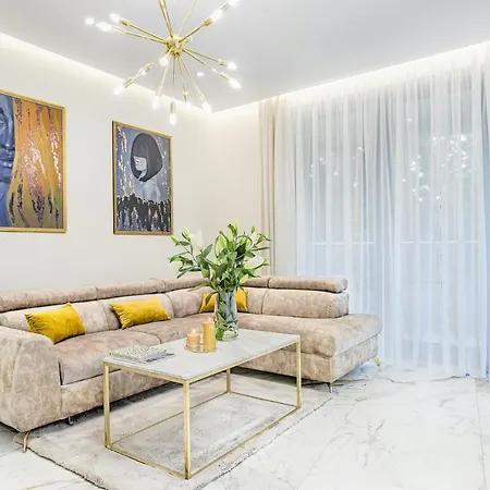 Golden Queen Old Town Apartment *