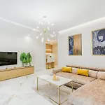 Golden Queen Old Town Apartment